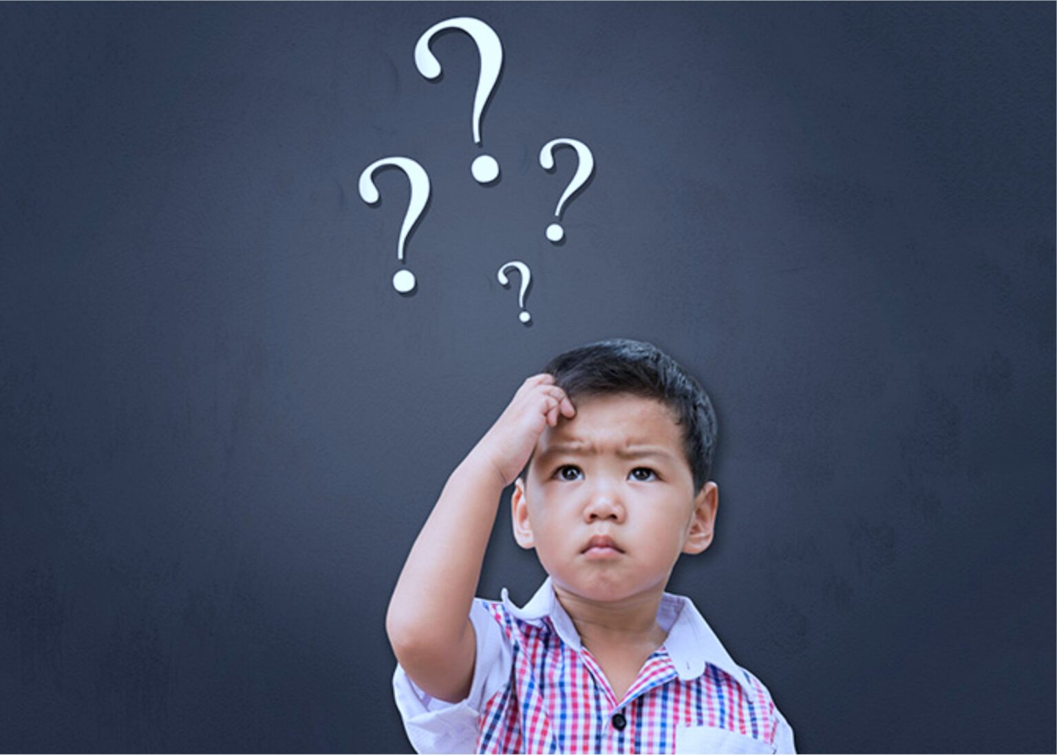 Ребенок который задумался. Ребенок который задумался. Задумчивый ребенок. Ребенок думает. Ребенок карандашом.